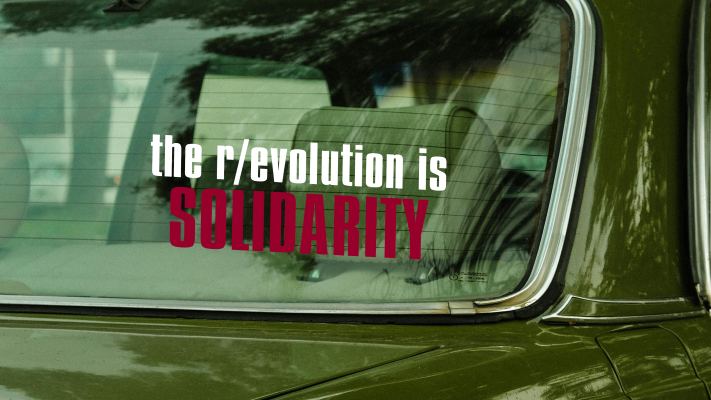 Solidarity sticker on car